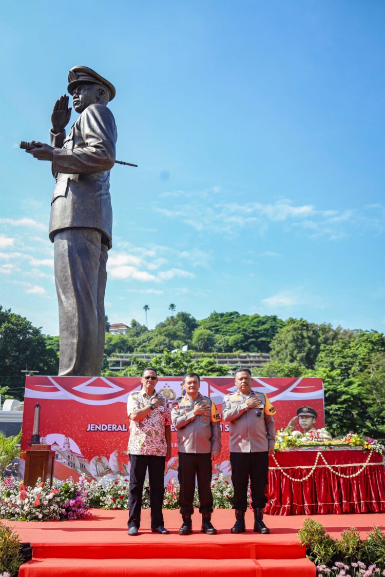 Mapolda Jateng Resmi Memiliki Monumen Patung Hoegeng Iman Santoso, Jadi Ikon Kebanggaan Polisi Jateng