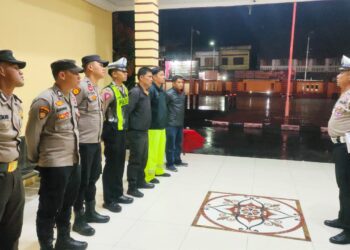 Patroli Dini Hari Polres Samosir Jaga Keamanan Objek Vital Pemilu 2024.