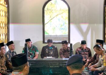 Pj Bupati Hanung Pimpin Ziarah ke Makam Bupati Pertama di Dawuhan Banyumas
