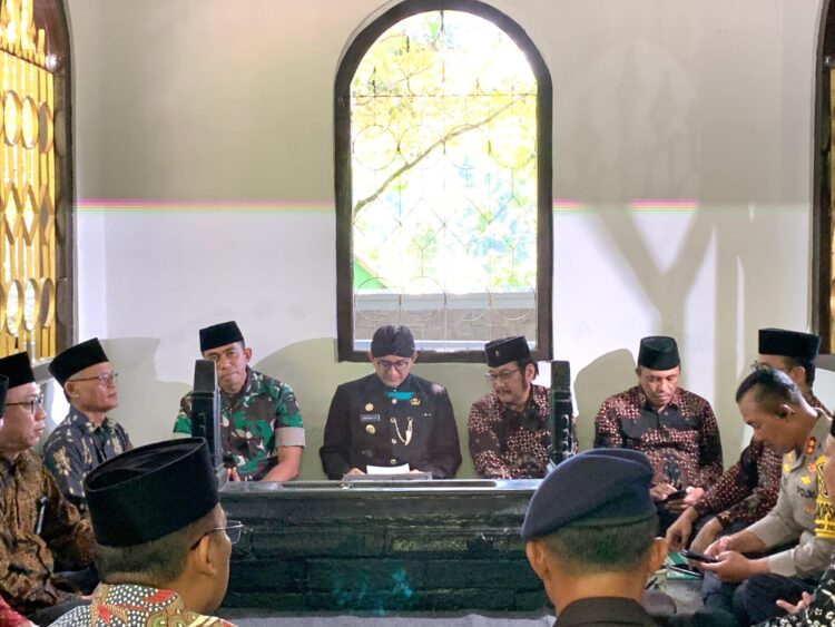 Pj Bupati Hanung Pimpin Ziarah ke Makam Bupati Pertama di Dawuhan Banyumas
