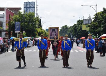 Ribuan Masyarakat Banyumas Tumpah Menyaksikan Kirab Pusaka