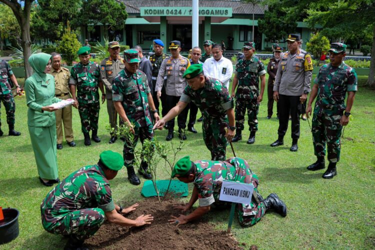 Kapolres Pringsewu Sambut Kunjungan Kerja Pangdam II Sriwijaya di Markas Kodim 0424 Tanggamus