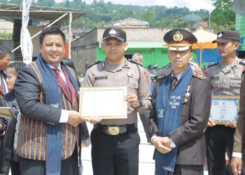 Personil Polres Samosir Raih Penghargaan Prestasi dari Pemkab Samosir