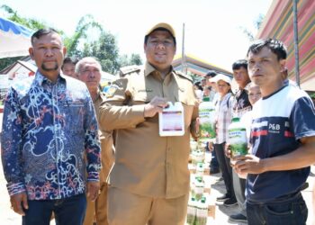 Berkantor Di Desa Saitnihuta dan Lumban Pinggol, Bupati Samosir: Perbaikan Infrastruktur Jalan Harus Didukung Pelepasan Lahan