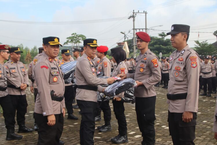 Satuan Polisi Pamong Praja Kabupaten Paluta Menyelenggarakan Pendidikan dan Pelatihan 1940 Orang Satlinmas Desa