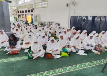 Meskipun Puasa, Jamaah KBIHU Al Wardah Tetap Semangat Istighosah