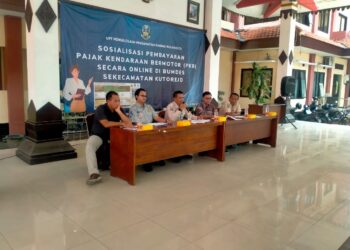 Mudahkan Masyarakat Lakukan Pembayaran Pajak Kendaraan Bermotor (PKB) dan SWDKLLJ, Tim Samsat Mojokerto Lakukan Sosialisasi Dengan Menggandeng BUMDes