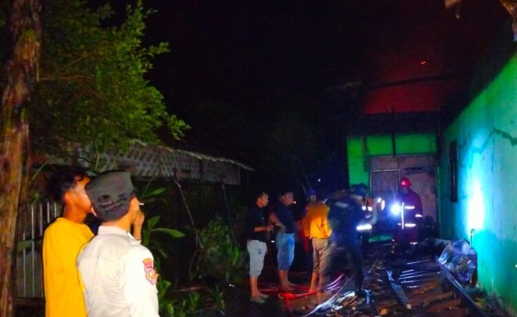 Polsek Talang Padang Identifikasi Peristiwa Kebakaran Rumah di Gunung Alip