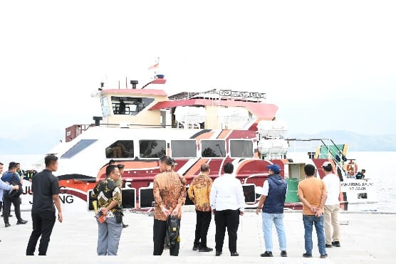 Berlayar Perdana, KMP Jurung – Jurung Disambut Bupati Samosir dan Wabub