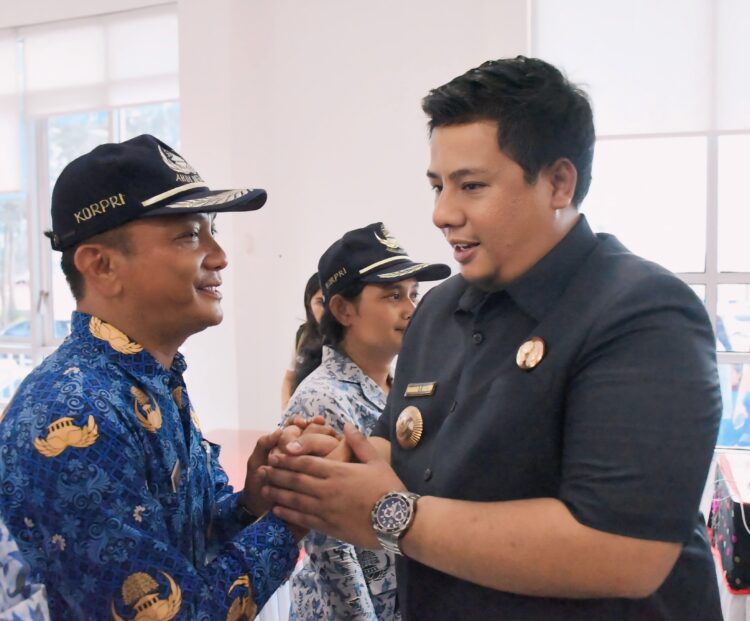 Bupati Samosir lantik marudut Sitinjak Sebagai Sekda Kabupaten Samosir