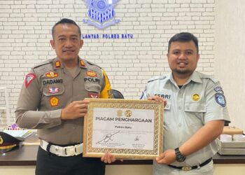 Jasa Raharja dan Korlantas Polri Beri Penghargaan Polres Batu Atas Suksesnya Pos Nataru