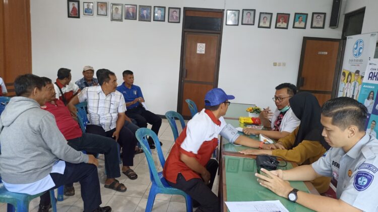 Jasa Raharja Surabaya Kolaborasi Bersama Perum Damri Cabang Surabaya Berikan Pemeriksaan dan Pengobatan Gratis Kepada Pengemudi