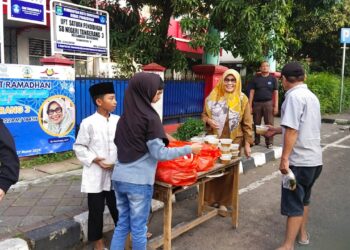 SDN Tangerang Tangerang 3 Berbagi Takjill di Bulan Puasa tahun 2024