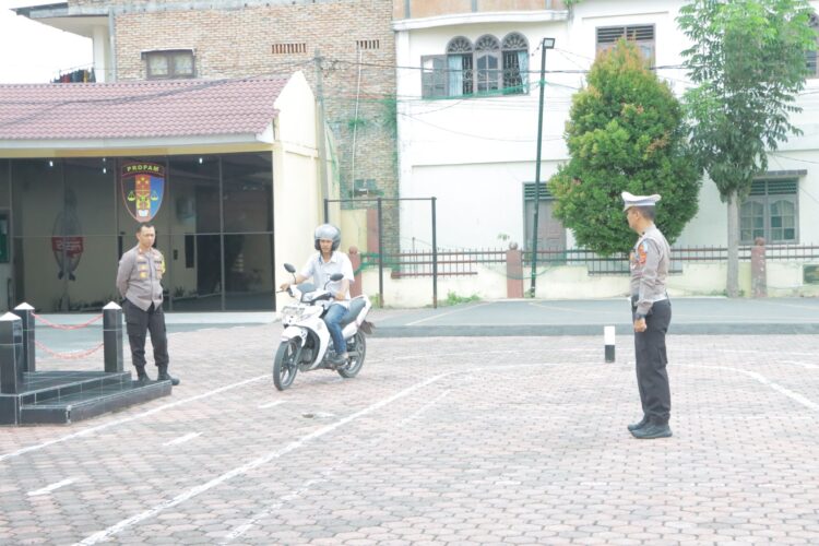 Kapolres Samosir, Lakukan Pengecekan Pelayanan SIM, SPKT dan SKCK