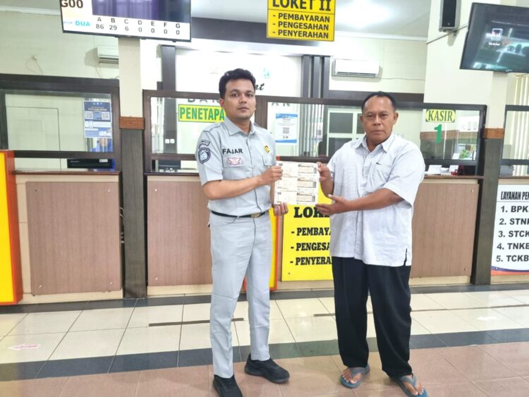 Jasa Raharja Pamekasan Lakukan Sosialisasi Pelunasan PKB dan SWDKLLJ Kendaraan Terlibat Laka Lantas