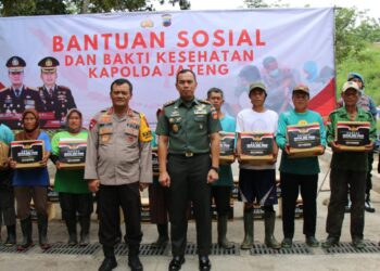 Giat Bansos dan Bakti Kesehatan, Kapolda Jateng sentuh Pekerja TPSA Plumbon