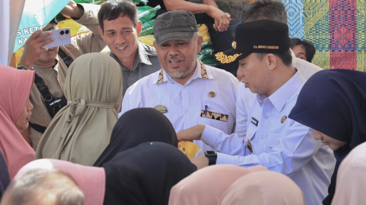 Pj.Bupati Pringsewu Tinjau Gerakan Pangan Murah