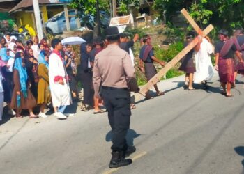 Polres Samosir Turunkan 81 Orang Personil Untuk Mengamankan Pelaksanaan Ibadah Jalan Salib dan Jumat Agung