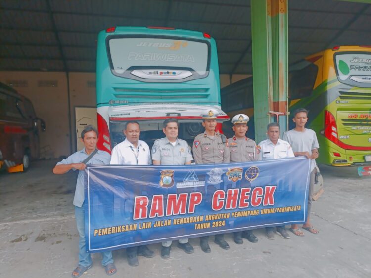Sinergi Cegah Laka Lantas Bus Mudik Gratis, Jasa Raharja Madiun Bersama Damri dan Kepolisian Gelar Rampcheck