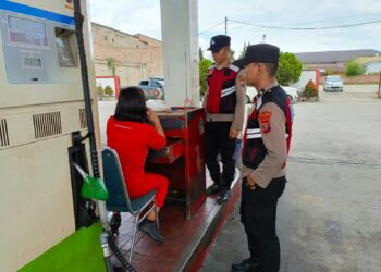 Patroli Dialogis  Unit Patroli Sat Samapta Polres Samosir, Cek Situasi di SPBU Pangururan