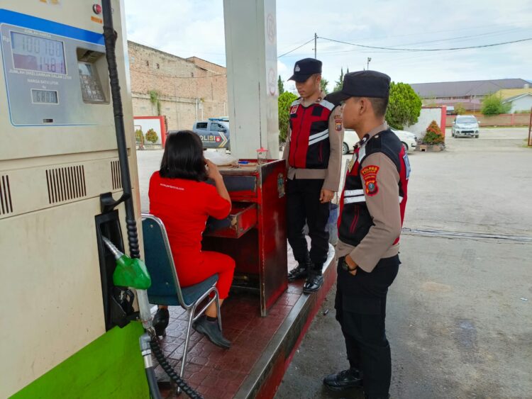 Patroli Dialogis Unit Patroli Sat Samapta Polres Samosir, Cek Situasi di SPBU Pangururan