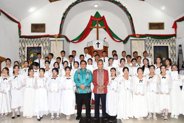 Bupati dan Wabup Samosir Rayakan Paskah Bersama Jemaat HKBP Pangururan Kota