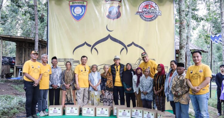 Peduli Warga Lereng Gunung Merbabu, Kapolda Jateng Serahkan Bantuan Sosial