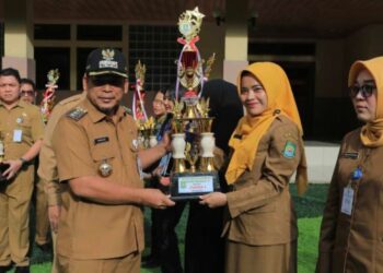 Serahkan Award Vidio di HUT Kota Tangerang ke 31, Dr. Nurdin: Terus Kreatif dan Berkarya Untuk Kemajuan