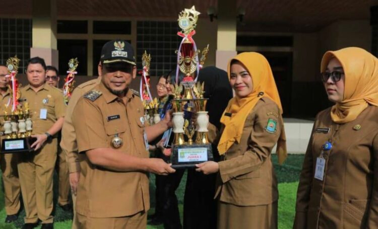 Serahkan Award Vidio di HUT Kota Tangerang ke 31, Dr. Nurdin: Terus Kreatif dan Berkarya Untuk Kemajuan