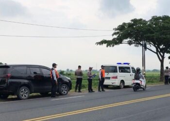 Tekan Angka Kecelakaan, Satlantas Polres Gresik Monev Blackspot dan Troublespot di Jalan Raya Duduksampeyan