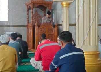 Personil Polres Samosir Sampaikan Khutbah di Mesjid Al-Hasanah Pangururan