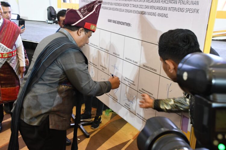 Bupati Samosir Tanda Tangani Komitmen Bersama Rembuk Stunting Provinsi Sumatera Utara Pada Musrenbang RKPD Provinsi 2025