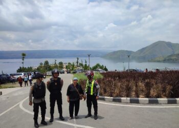 Situasi Terkini Operasi Ketupat Toba 2024: Antrean Panjang di Pelabuhan Feri Tomok dan Ramainya Wisatawan di Samosir