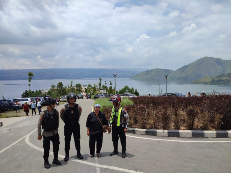 Situasi Terkini Operasi Ketupat Toba 2024: Antrean Panjang di Pelabuhan Feri Tomok dan Ramainya Wisatawan di Samosir