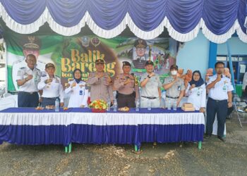 Kepala PT Jasa Raharja Perwakilan Pamekasan Ikut Serta Dalam Acara Pemberangkatan Balik Gratis Untuk Warga Madura Yang Diselenggrakan Oleh Pemprov Jatim