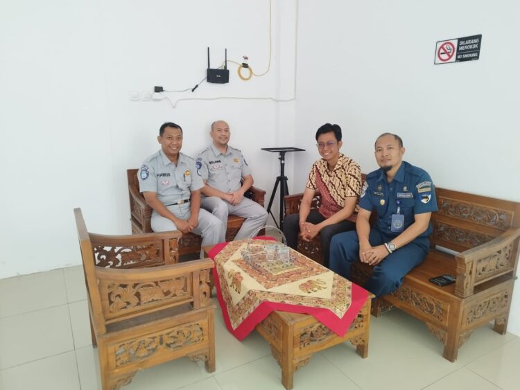 Upaya Pencegahan Fatalitas Korban Kecelakaan Alat Angkutan Penumpang Umum Dan Penyeberangan Laut dalam Periode Mudik Lebaran 2024, Jasa Raharja Pamekasan Lakukan Koordinasi Dengan KSOP Pelabuhan Kabupaten Sumenep