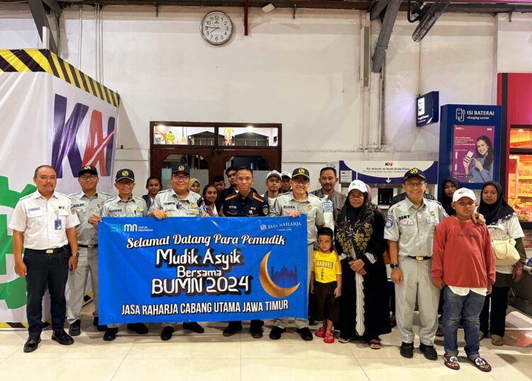 Jasa Raharja Jawa Timur Laksanakan Penyambutan Mudik Gratis Bersama BUMN di Stasiun Pasar Turi Surabaya