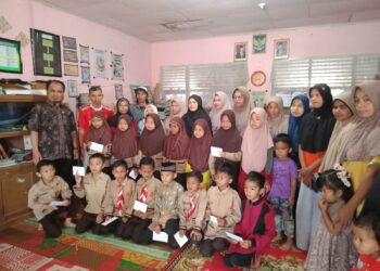 Baznas Kabupaten Solok Berikan  Amil Zakat Kepada Siswa MIN 1 Solok Gantuang Ciri  Sejumlah 16 Siswa