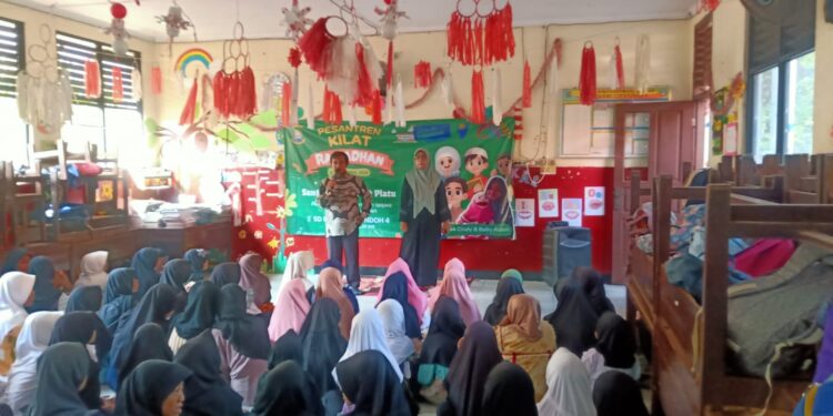 SDN Cipondoh 4 dan 9 Adakan Sanlat Ramadan Lalu Berikan Santunan Bagi Anak Yatim Piatu