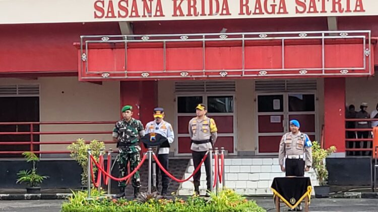 Pj Bupati Banyumas Pimpin Apel Gelar Pasukan Operasi Ketupat tahun 2024