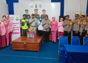 Petugas Jasa Raharja Terima Kunjungan Kapolres Ngawi di Pos Pelayanan Lebaran 2024 Mantingan Ngawi