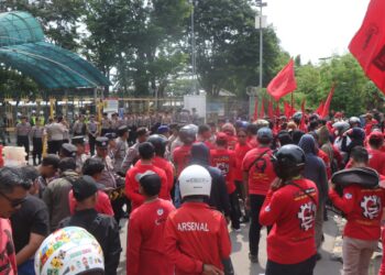 Aksi Pra-Mayday Buruh di Indramayu Berlangsung Kondusif