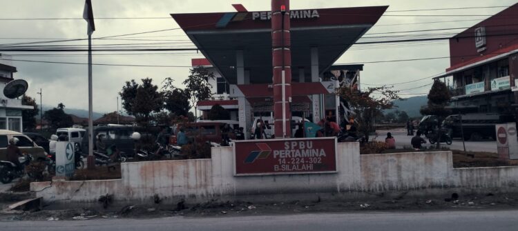 Polres Taput Diminta Bertindak Tegas Tertibkan Pengisian BBM Jirigen di SPBU Hutabarat Tarutung