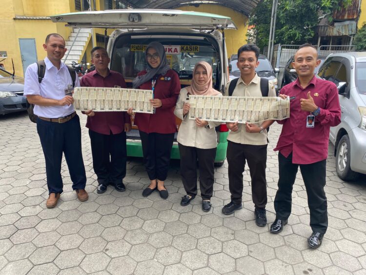 Tim Pembina Samsat Surabaya Utara Melaksanakan Giat “Jempol” di Bank Maspion Kembang Jepun Guna Meningkatkan Collection Rate PKB dan SWDKLLJ