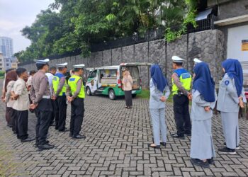 Kegiatan Operasi Gabungan Samsat Surabaya Timur guna meningkatkan kesadaran masyarakat akan Tertib Administrasi Kendaraan Bermotor