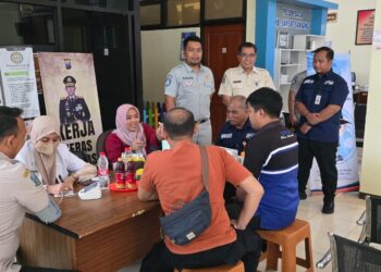 MUKL Pelayanan Kesehatan untuk Wajib Pajak di Kantor Samsat Sampang