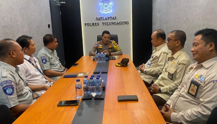 Tim Pembina Samsat Tulungagung Gelar Rapat Koordinasi Untuk Tingkatkan Layanan.