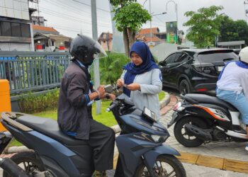 Kegiatan Operasi Gabungan Samsat Surabaya Barat Guna meningkatkan Kesadaran Masyarakat Akan Tertib Administrasi Kendaraan Bermotor