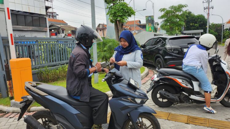 Kegiatan Operasi Gabungan Samsat Surabaya Barat Guna meningkatkan Kesadaran Masyarakat Akan Tertib Administrasi Kendaraan Bermotor