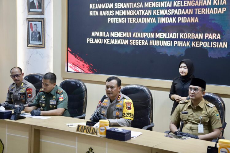 Irjen Pol Ahmad Luthfi Kapolda Jateng   Conference Pers keberhasilan Polresta Banyumas Ungkap Kasus Penembakan